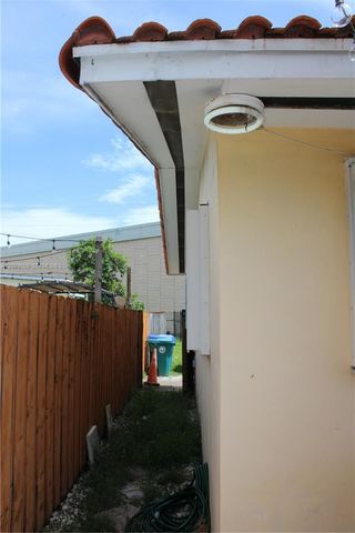 1022 NW 22nd Place, Miami, FL 33125