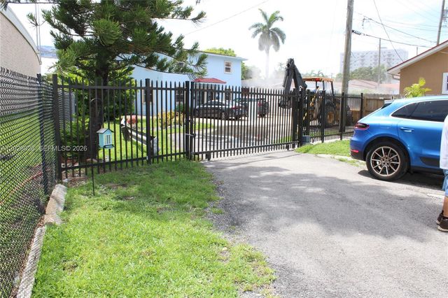 1022 NW 22nd Place, Miami, FL 33125