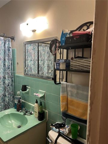 1022 NW 22nd Place, Miami, FL 33125