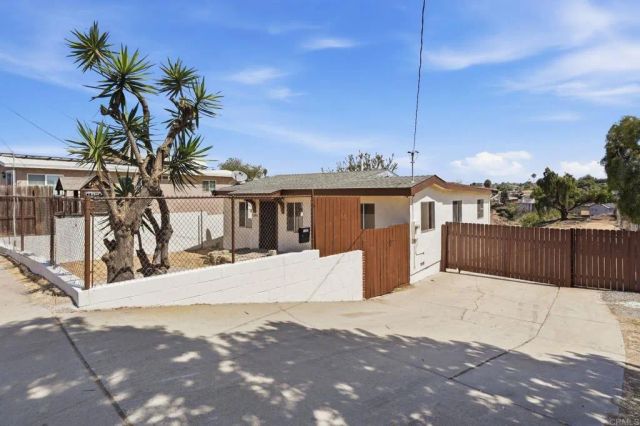 2905 Ridgeway Drive, National City, CA 91950