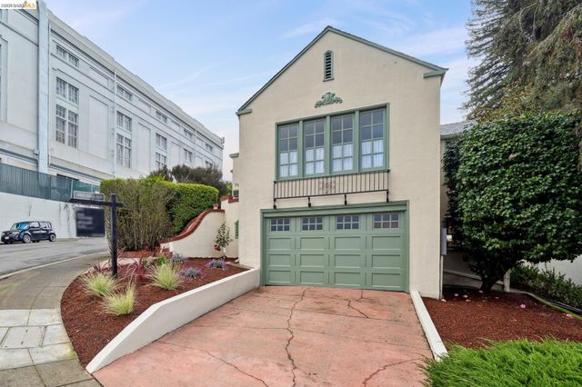 741 Grosvenor Pl, Oakland, CA 94610