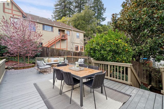 741 Grosvenor Pl, Oakland, CA 94610