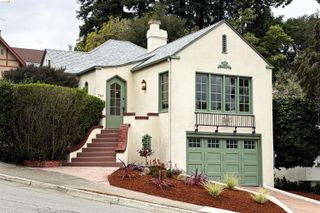 741 Grosvenor Pl, Oakland, CA 94610