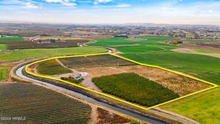 961 Lucy Ln, Zillah, WA 98953