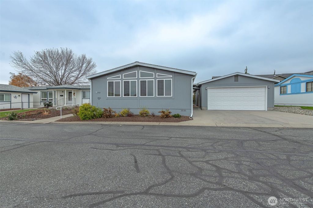 1705 Twins Peaks Drive, Wenatchee, WA 98801