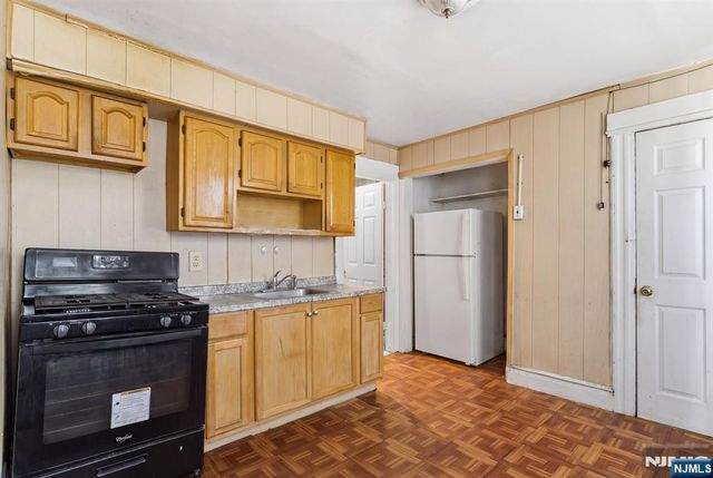 90 Renner Avenue, Newark, NJ 07112