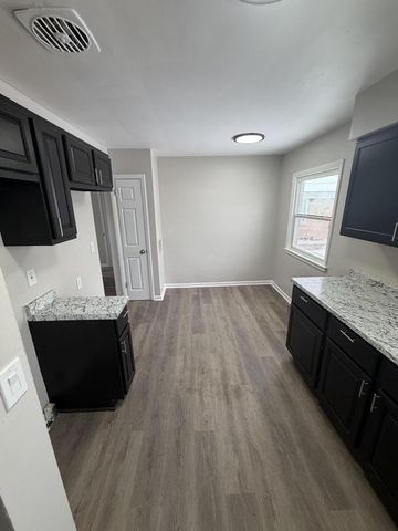 4340 W Eggert PLACE, Milwaukee, WI 53218