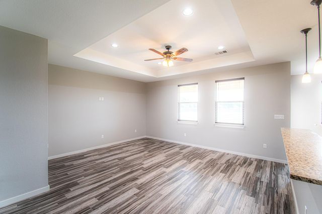 121 Grassy LN, Elgin, TX 78621