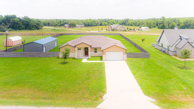 121 Grassy LN, Elgin, TX 78621