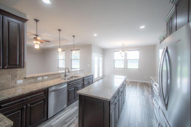 121 Grassy LN, Elgin, TX 78621