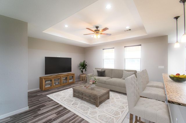 121 Grassy LN, Elgin, TX 78621