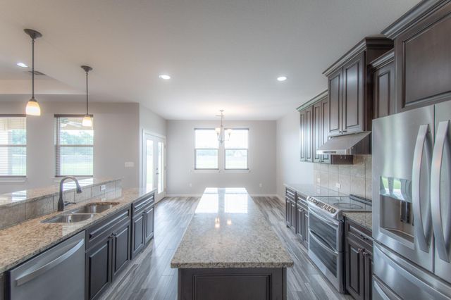 121 Grassy LN, Elgin, TX 78621