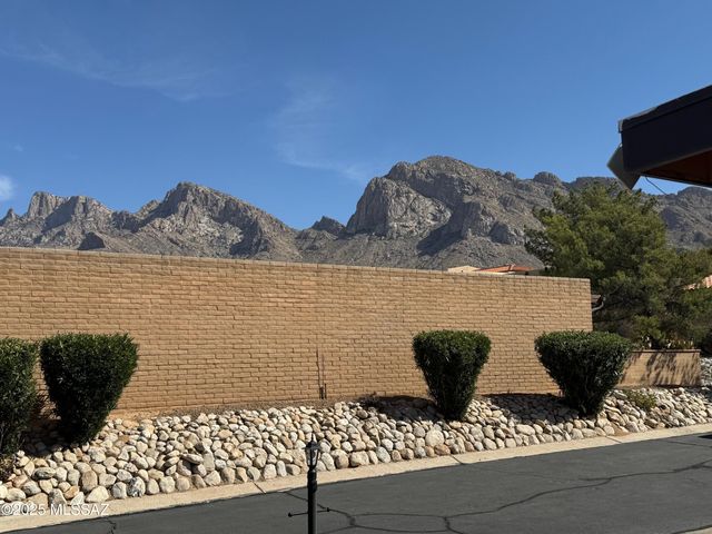 10059 N Oro Place, Tucson, AZ 85737