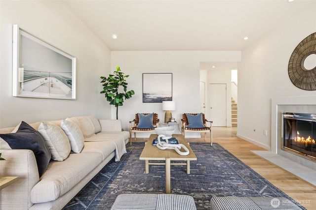 3607 W W Commodore Way, Seattle, WA 98199