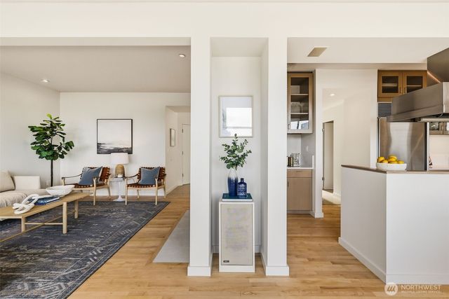 3607 W W Commodore Way, Seattle, WA 98199