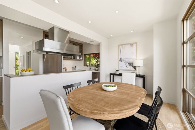 3607 W W Commodore Way, Seattle, WA 98199