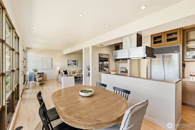 3607 W W Commodore Way, Seattle, WA 98199