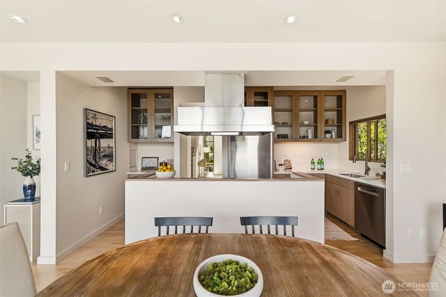 3607 W W Commodore Way, Seattle, WA 98199