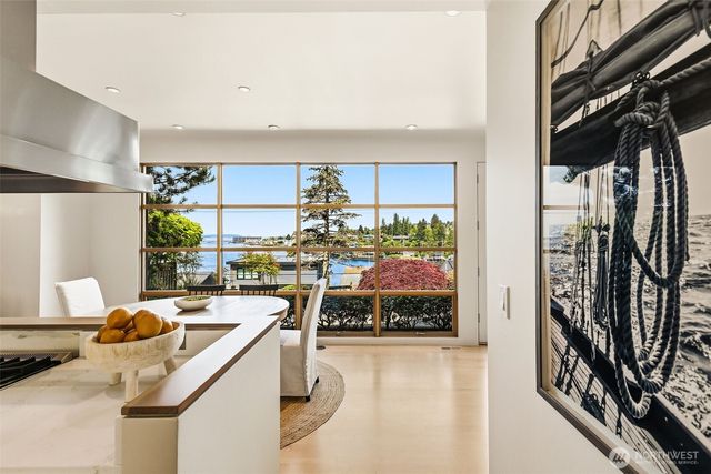 3607 W W Commodore Way, Seattle, WA 98199