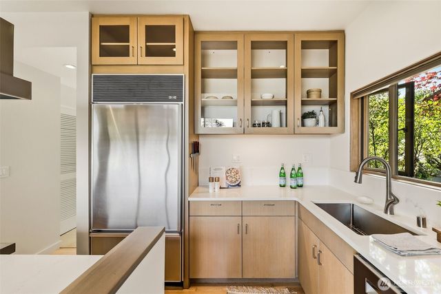 3607 W W Commodore Way, Seattle, WA 98199