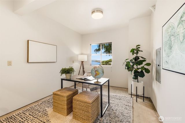 3607 W W Commodore Way, Seattle, WA 98199