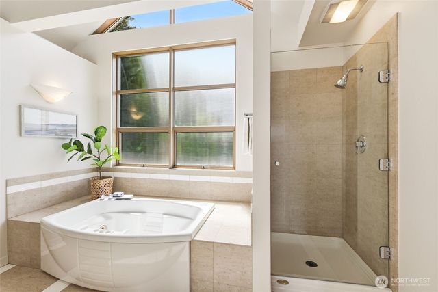 3607 W W Commodore Way, Seattle, WA 98199