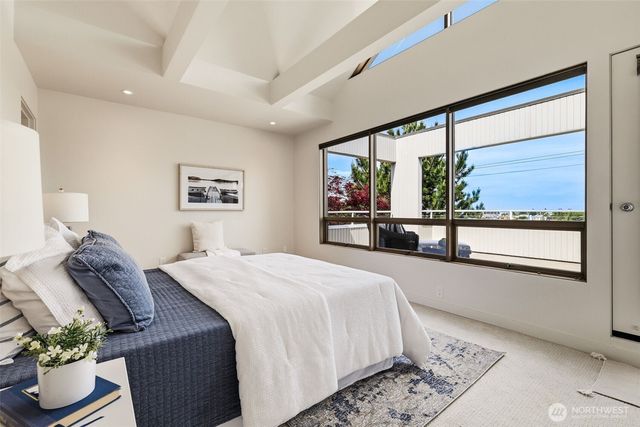 3607 W W Commodore Way, Seattle, WA 98199
