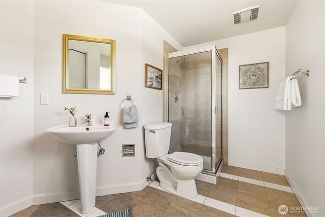 3607 W W Commodore Way, Seattle, WA 98199