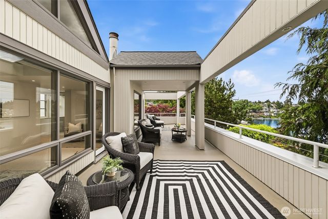 3607 W W Commodore Way, Seattle, WA 98199