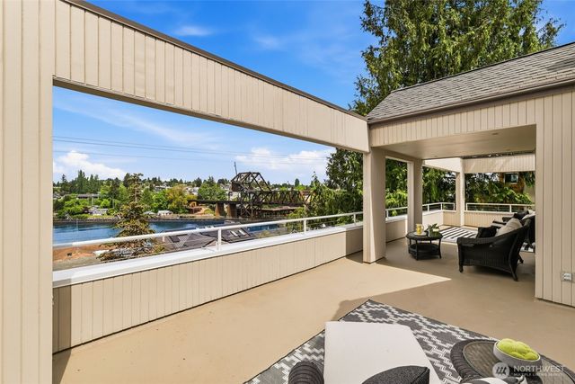 3607 W W Commodore Way, Seattle, WA 98199