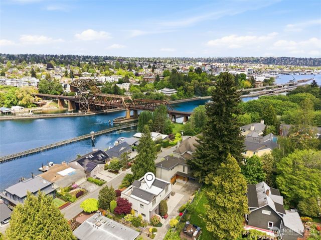 3607 W W Commodore Way, Seattle, WA 98199