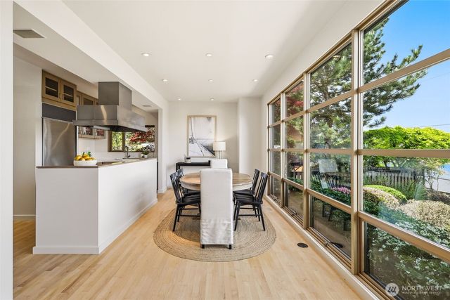 3607 W W Commodore Way, Seattle, WA 98199
