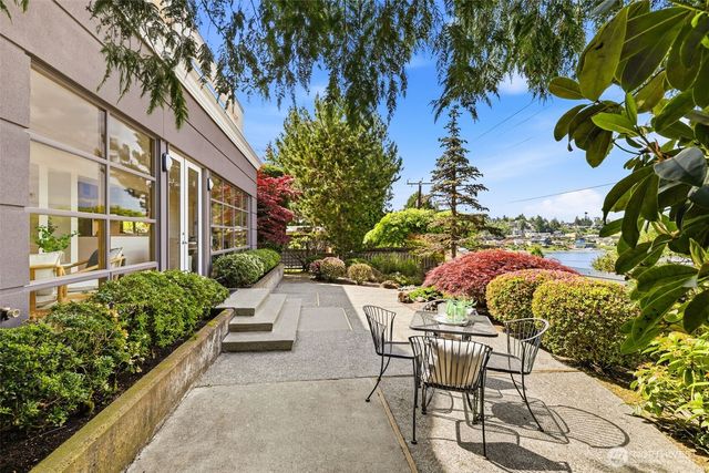 3607 W W Commodore Way, Seattle, WA 98199