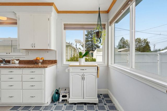 3808 W Rockwell Ave, Spokane, WA 99205