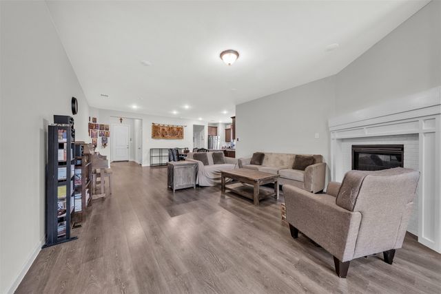 639 Congressional Avenue, Red Oak, TX 75154