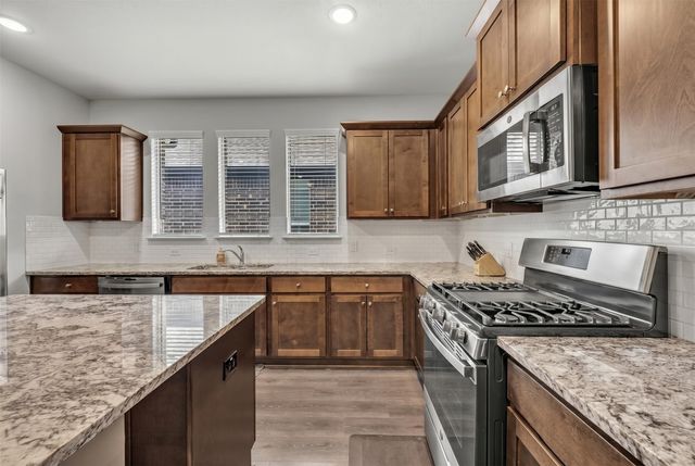 639 Congressional Avenue, Red Oak, TX 75154