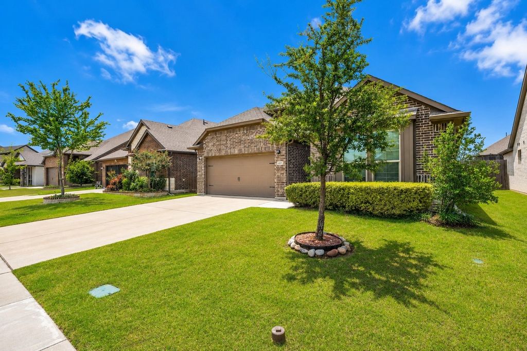 639 Congressional Avenue, Red Oak, TX 75154