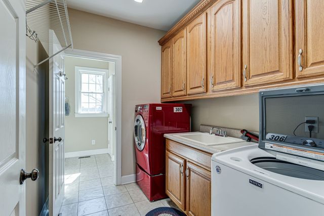 420 Shangri La, Woodbury, TN 37190