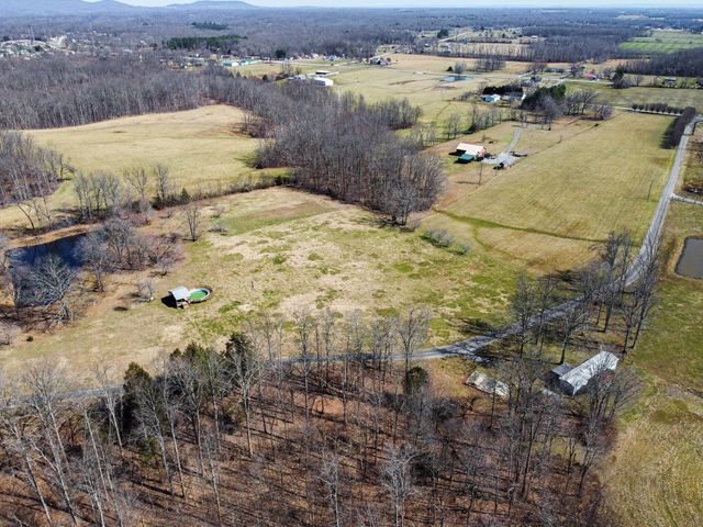 420 Shangri La, Woodbury, TN 37190