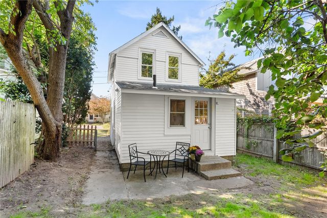 31 Blanding Avenue, Barrington, RI 02806