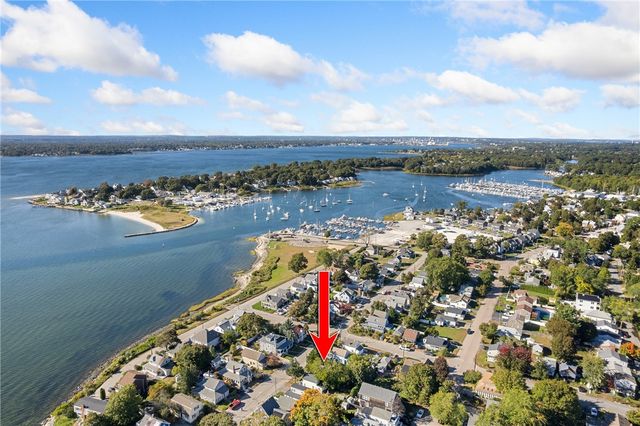 31 Blanding Avenue, Barrington, RI 02806