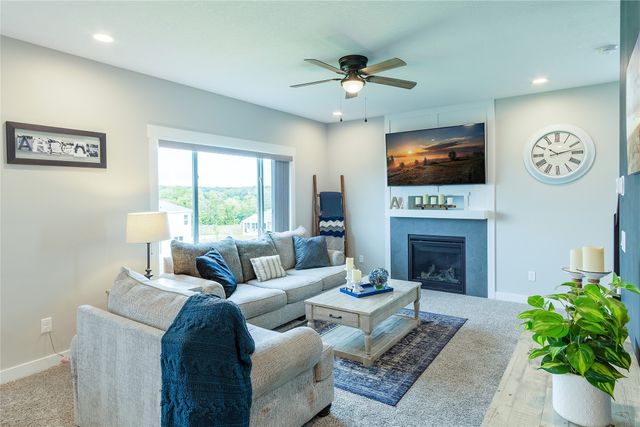 2602 E 48th Street, Des Moines, IA 50317