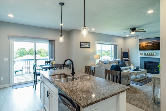 2602 E 48th Street, Des Moines, IA 50317