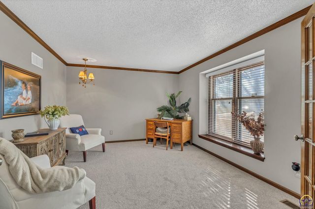 2224 SW Alameda CT, Topeka, KS 66614