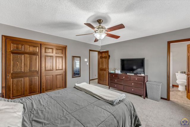 2224 SW Alameda CT, Topeka, KS 66614