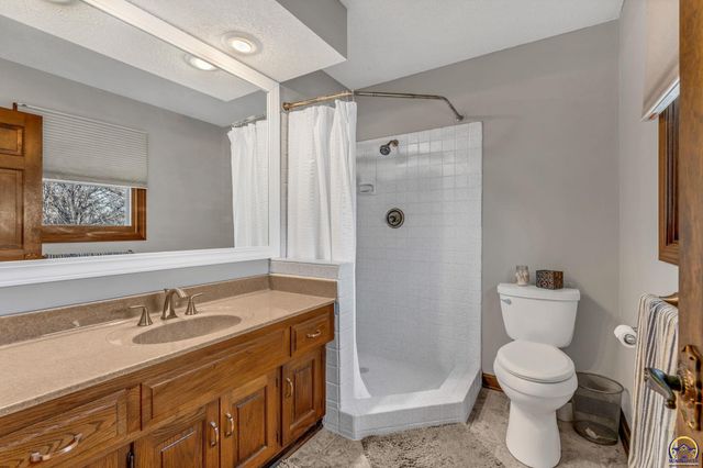 2224 SW Alameda CT, Topeka, KS 66614