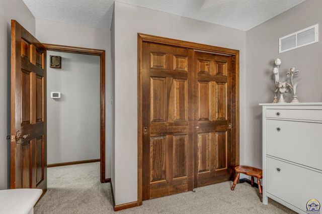 2224 SW Alameda CT, Topeka, KS 66614