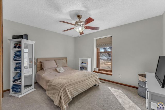 2224 SW Alameda CT, Topeka, KS 66614