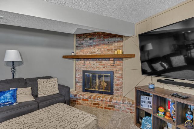 2224 SW Alameda CT, Topeka, KS 66614