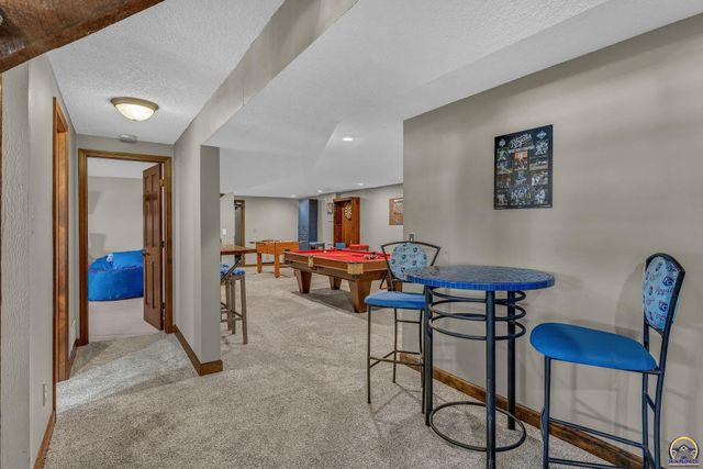 2224 SW Alameda CT, Topeka, KS 66614